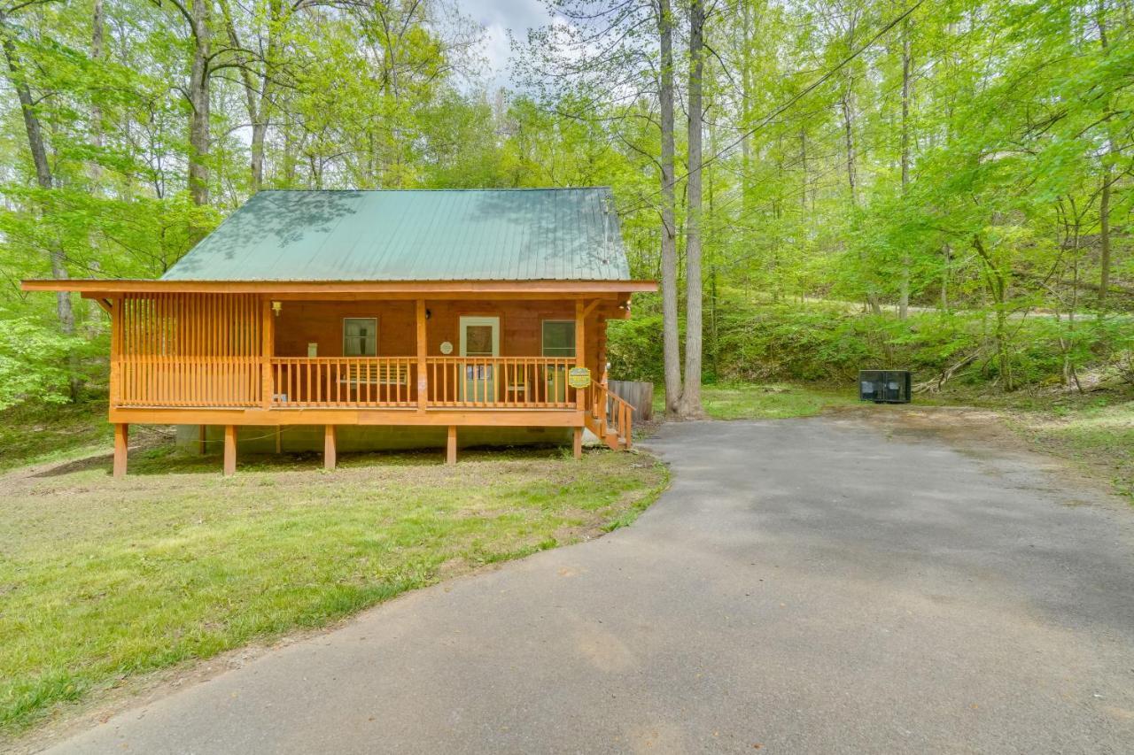 Cabin With Hot Tub About 6 Mi To Downtown Gatlinburg! Luaran gambar