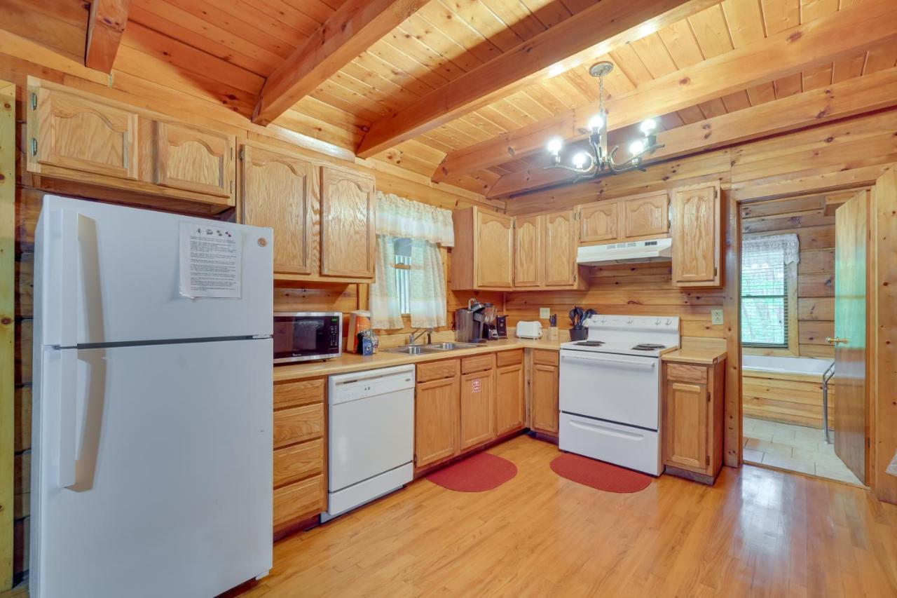 Cabin With Hot Tub About 6 Mi To Downtown Gatlinburg! Luaran gambar