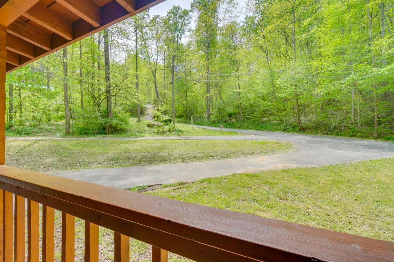 Cabin With Hot Tub About 6 Mi To Downtown Gatlinburg! Luaran gambar