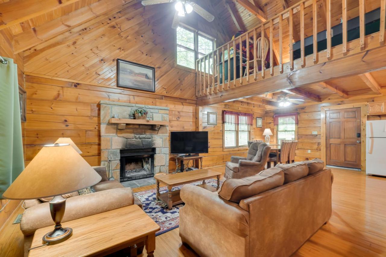 Cabin With Hot Tub About 6 Mi To Downtown Gatlinburg! Luaran gambar