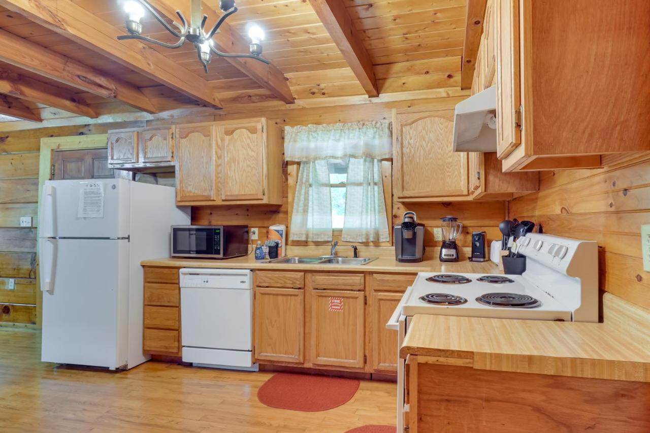 Cabin With Hot Tub About 6 Mi To Downtown Gatlinburg! Luaran gambar