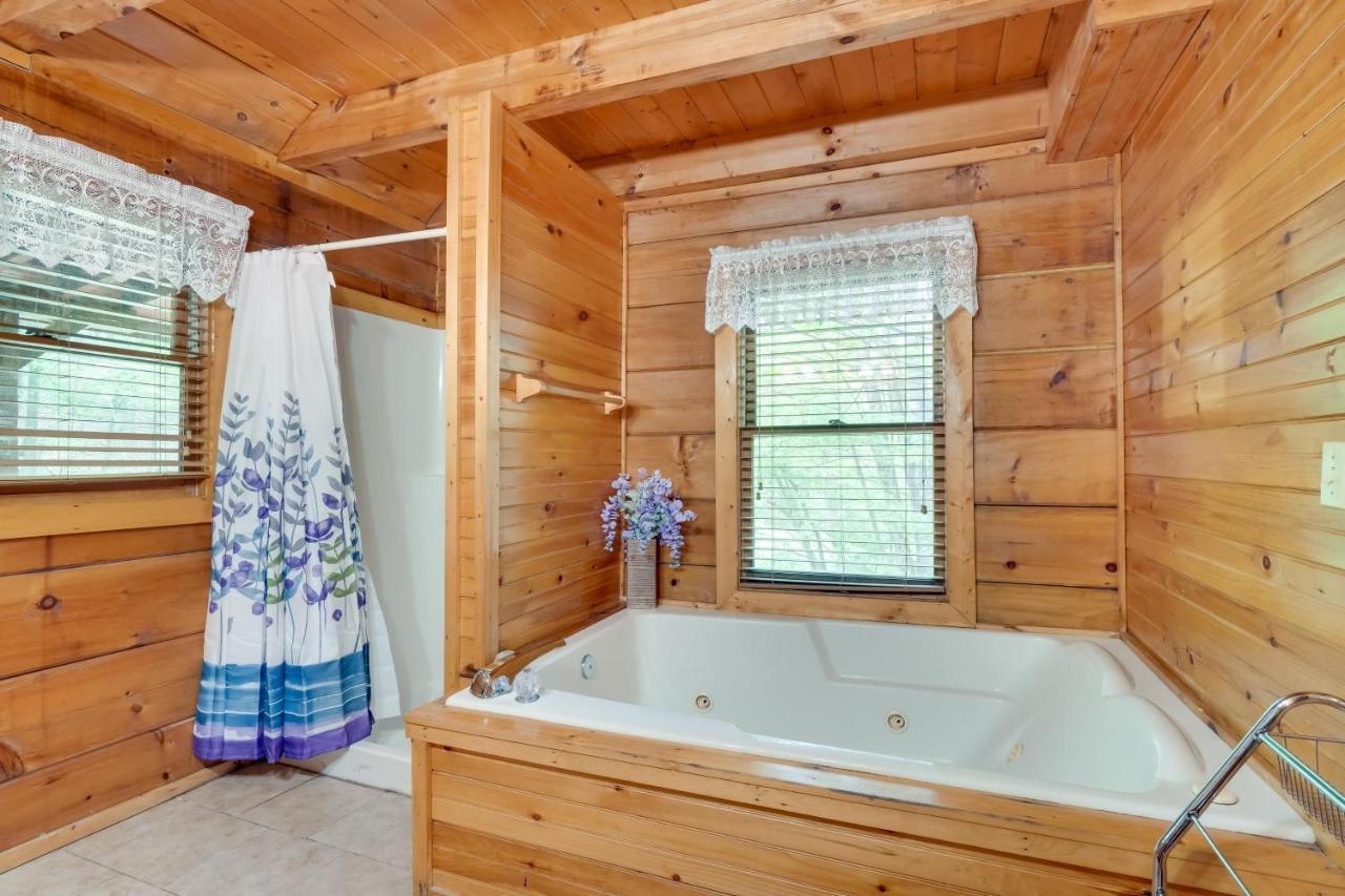 Cabin With Hot Tub About 6 Mi To Downtown Gatlinburg! Luaran gambar