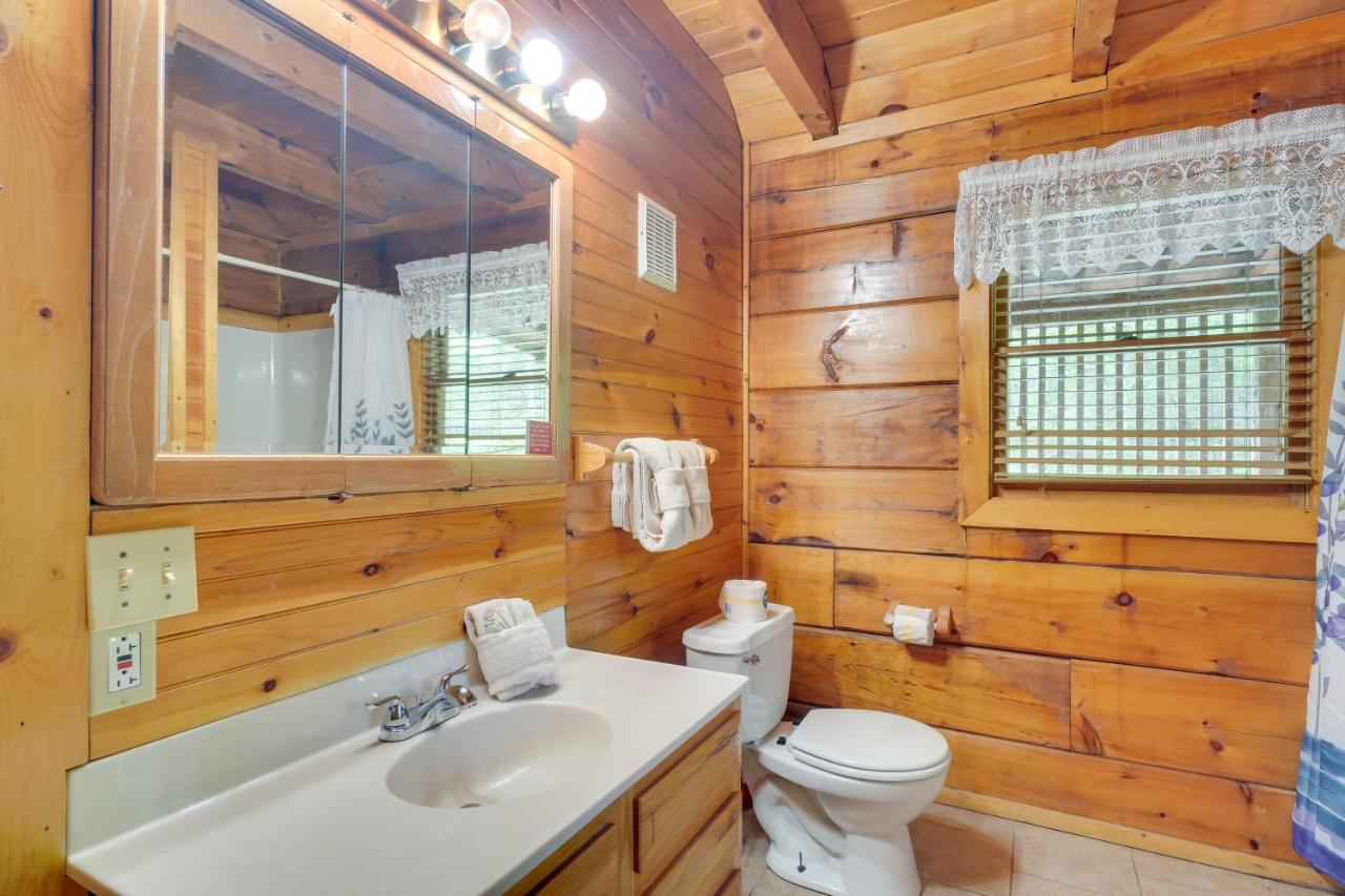 Cabin With Hot Tub About 6 Mi To Downtown Gatlinburg! Luaran gambar