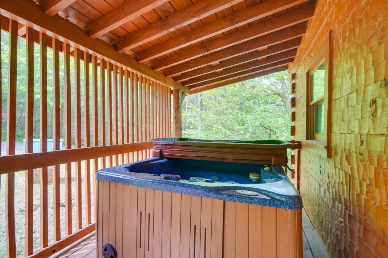 Cabin With Hot Tub About 6 Mi To Downtown Gatlinburg! Luaran gambar
